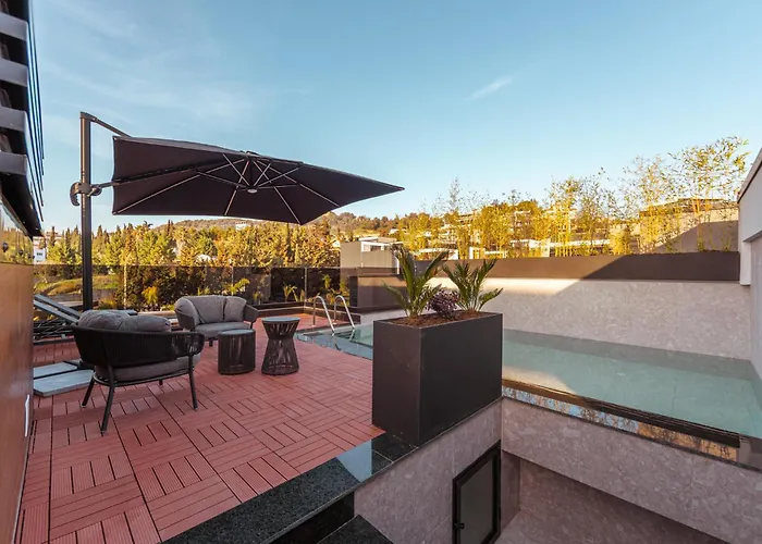 Sael Prive Golem (Tirana)